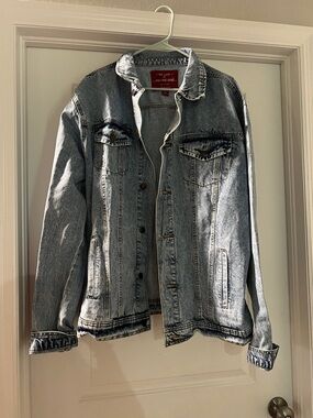 Vintage Light Wash Denim Jacket - Light Blue